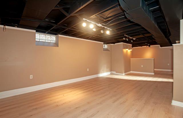 Builiding view thirty three for 30214 Jefferson, Saint Clair Shores, MI. 48082