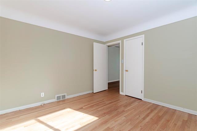 Builiding view twenty four for 30214 Jefferson, Saint Clair Shores, MI. 48082