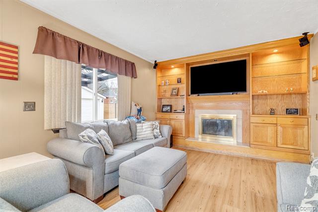 Builiding view eighteen for 30212 Greater Mack, Saint Clair Shores, MI. 48082