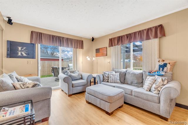 Builiding view seventeen for 30212 Greater Mack, Saint Clair Shores, MI. 48082