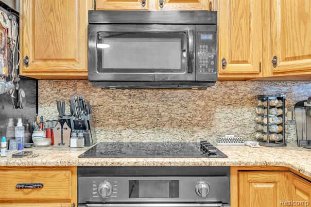 Builiding view sixteen for 30212 Greater Mack, Saint Clair Shores, MI. 48082