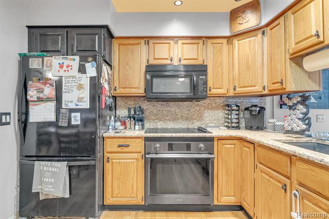 Builiding view thirteen for 30212 Greater Mack, Saint Clair Shores, MI. 48082