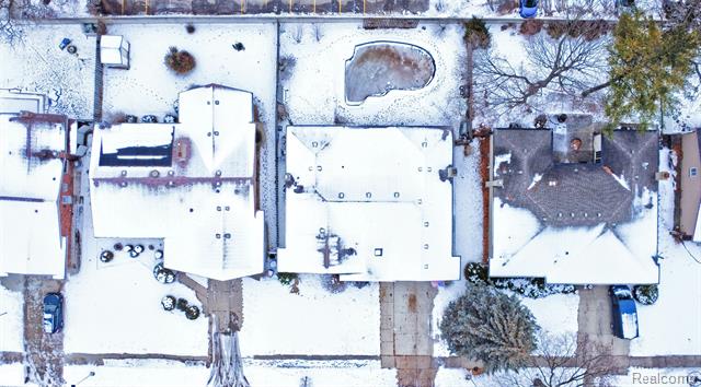 Builiding view fifty eight for 8704 Edna, Warren, MI. 48093