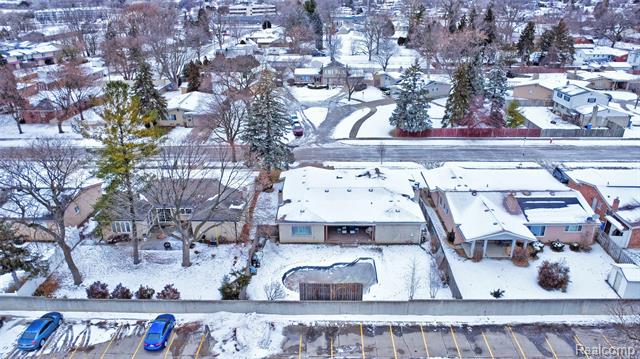 Builiding view fifty one for 8704 Edna, Warren, MI. 48093