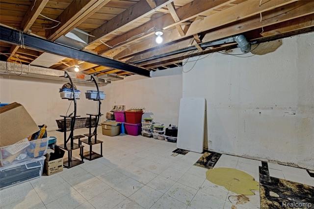 Builiding view forty six for 8704 Edna, Warren, MI. 48093