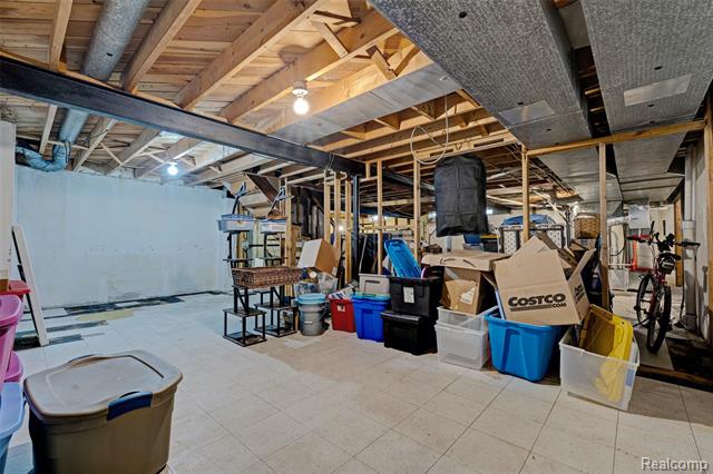 Builiding view forty three for 8704 Edna, Warren, MI. 48093