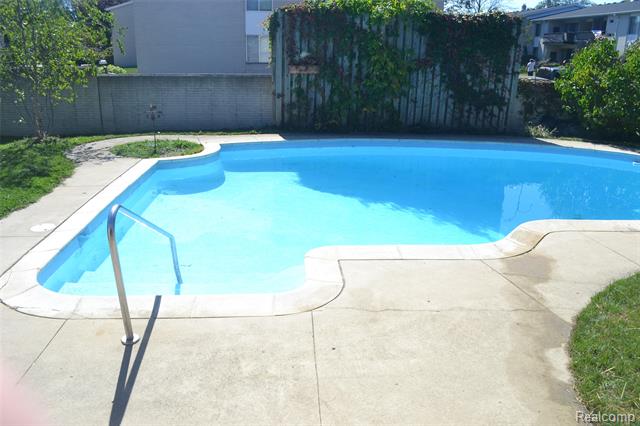 Builiding view seventy four for 8704 Edna, Warren, MI. 48093