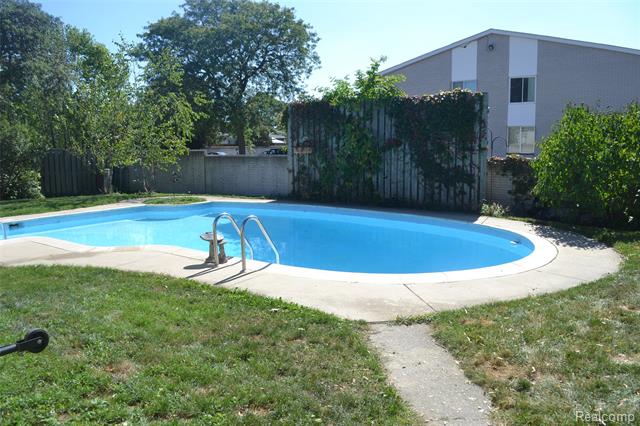 Builiding view seventy three for 8704 Edna, Warren, MI. 48093