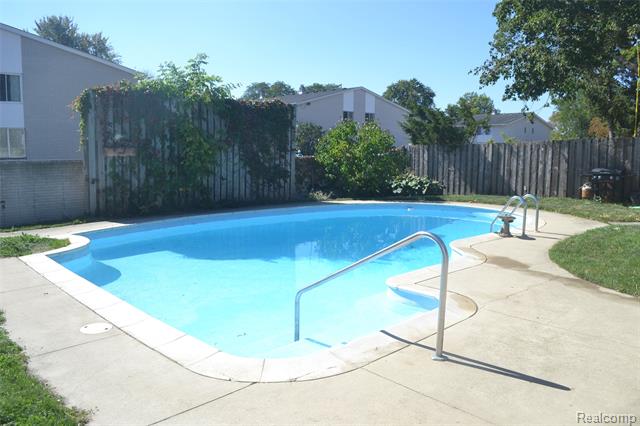 Builiding view seventy two for 8704 Edna, Warren, MI. 48093