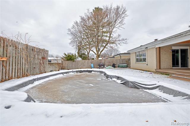 Builiding view sixty five for 8704 Edna, Warren, MI. 48093