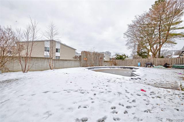 Builiding view sixty four for 8704 Edna, Warren, MI. 48093