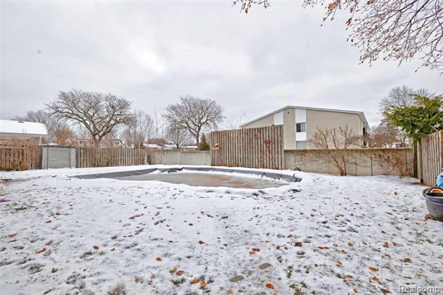 Builiding view sixty one for 8704 Edna, Warren, MI. 48093