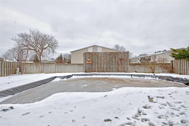 Builiding view sixty three for 8704 Edna, Warren, MI. 48093