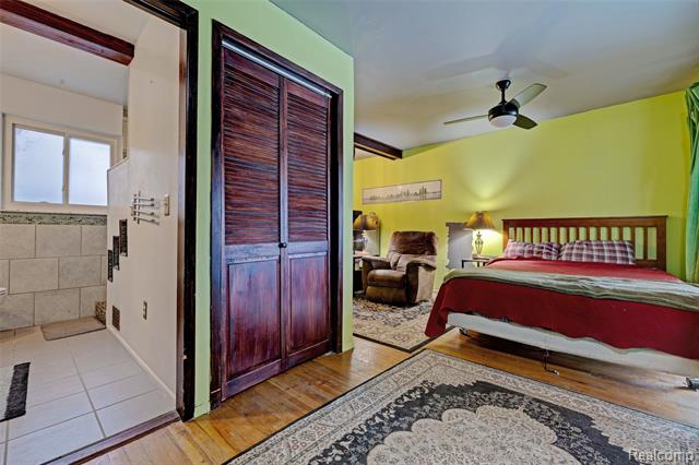 Builiding view thirty four for 8704 Edna, Warren, MI. 48093