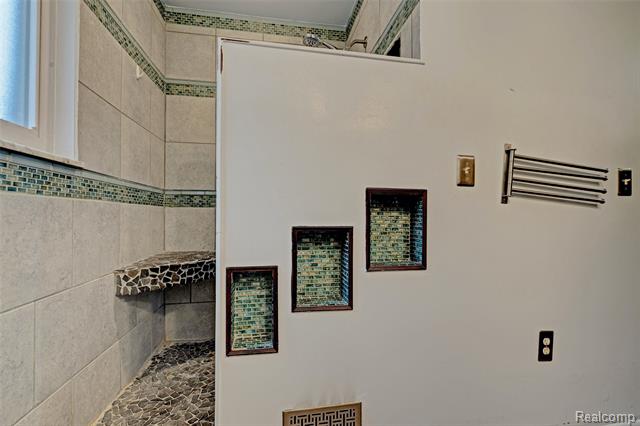 Builiding view thirty nine for 8704 Edna, Warren, MI. 48093