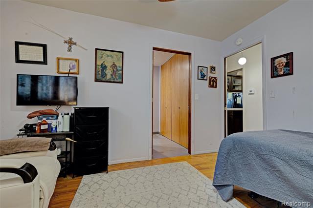 Builiding view thirty one for 8704 Edna, Warren, MI. 48093