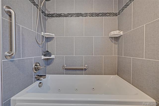 Builiding view thirty three for 8704 Edna, Warren, MI. 48093