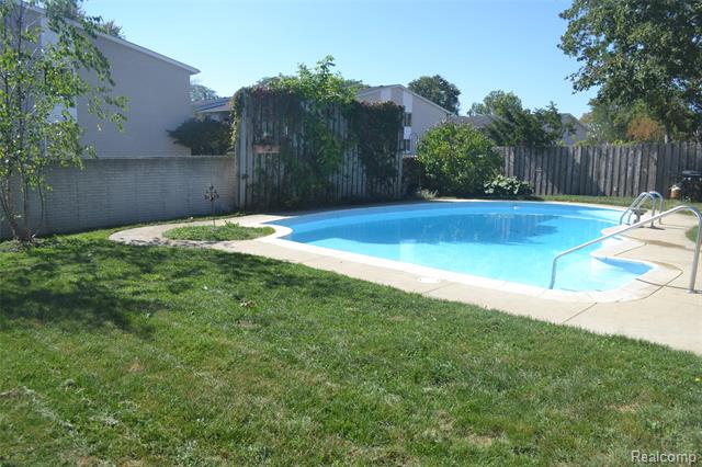 Builiding view three for 8704 Edna, Warren, MI. 48093