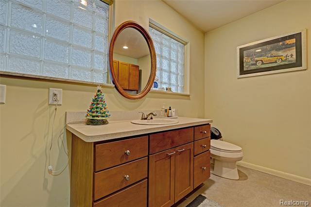 Builiding view twenty four for 8704 Edna, Warren, MI. 48093