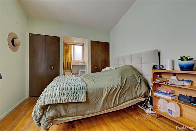 Builiding view twenty seven for 8704 Edna, Warren, MI. 48093