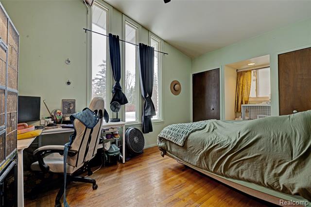 Builiding view twenty six for 8704 Edna, Warren, MI. 48093