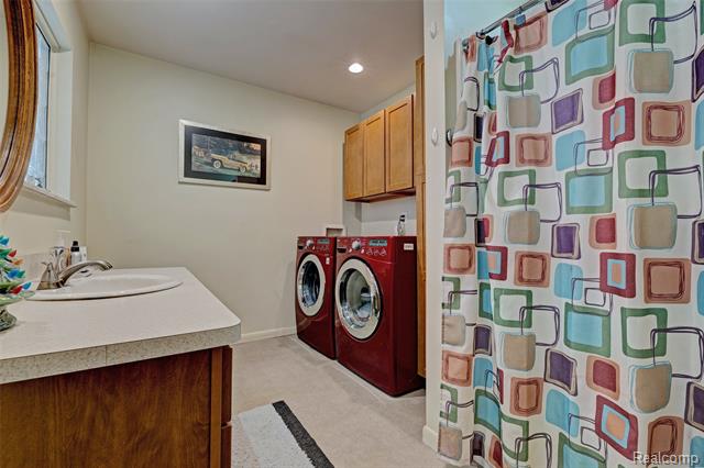 Builiding view twenty three for 8704 Edna, Warren, MI. 48093