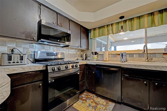 Builiding view twenty for 8704 Edna, Warren, MI. 48093