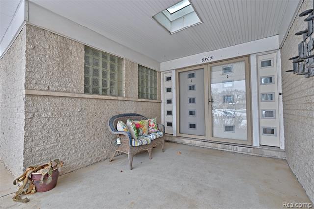 Builiding view two for 8704 Edna, Warren, MI. 48093