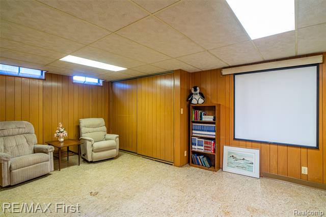 Builiding view forty nine for 30607 Lorraine, Warren, MI. 48093