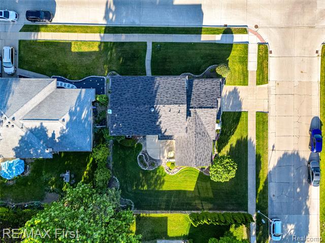 Builiding view nine for 30607 Lorraine, Warren, MI. 48093