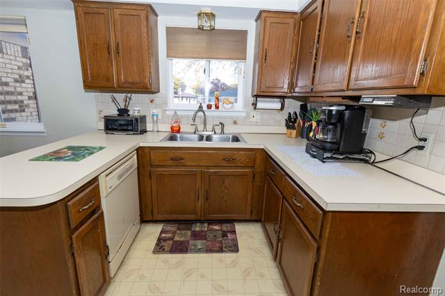 Builiding view four for 30988 Moroso, Warren, MI. 48088