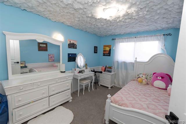 Builiding view nineteen for 30988 Moroso, Warren, MI. 48088