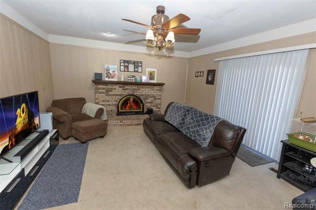 Builiding view seven for 30988 Moroso, Warren, MI. 48088