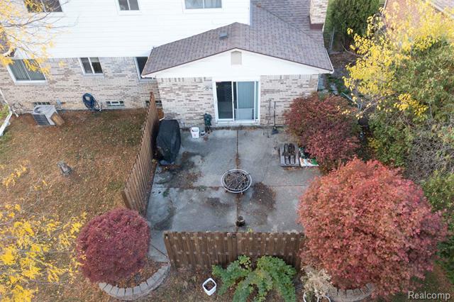 Builiding view twenty five for 30988 Moroso, Warren, MI. 48088