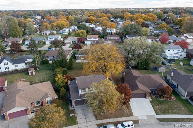 Builiding view twenty four for 30988 Moroso, Warren, MI. 48088