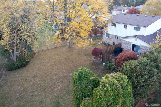 Builiding view twenty six for 30988 Moroso, Warren, MI. 48088