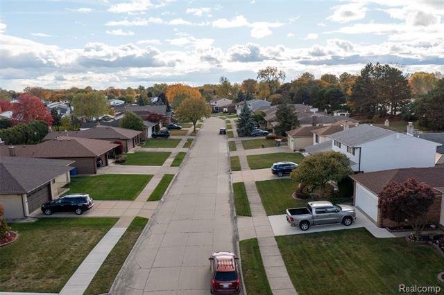 Builiding view twenty three for 30988 Moroso, Warren, MI. 48088