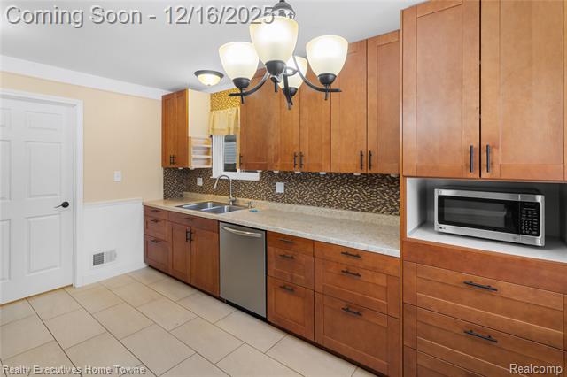 Builiding view four for 19127 Colorado, Roseville, MI. 48066