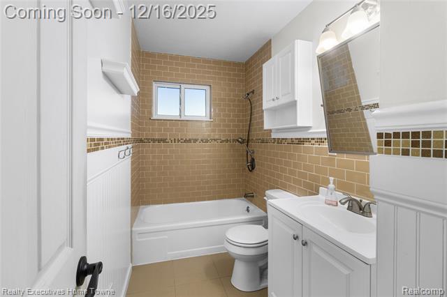 Builiding view fourteen for 19127 Colorado, Roseville, MI. 48066