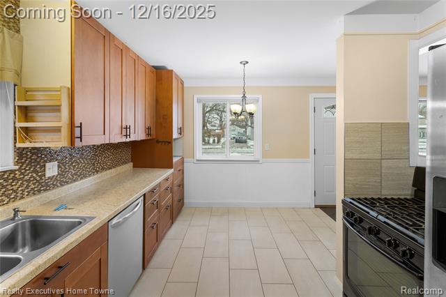 Builiding view seven for 19127 Colorado, Roseville, MI. 48066