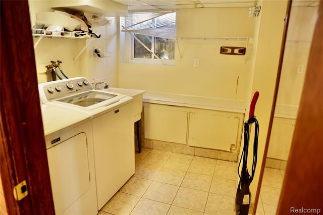 Builiding view fourteen for 4519 Reader, Warren, MI. 48092