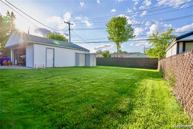 Builiding view seventeen for 4519 Reader, Warren, MI. 48092