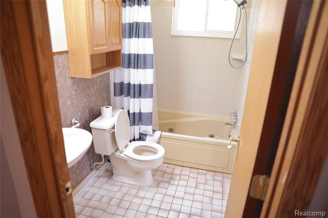 Builiding view twelve for 4519 Reader, Warren, MI. 48092