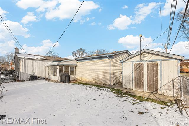 Builiding view eighteen for 31040 Champine, Saint Clair Shores, MI. 48082