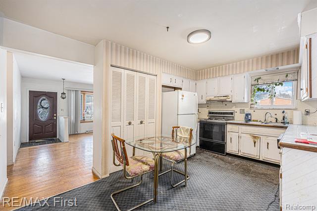 Builiding view five for 31040 Champine, Saint Clair Shores, MI. 48082