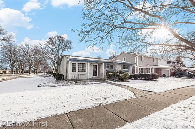 Builiding view three for 31040 Champine, Saint Clair Shores, MI. 48082