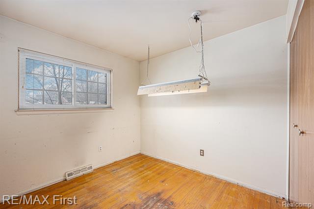 Builiding view twelve for 31040 Champine, Saint Clair Shores, MI. 48082