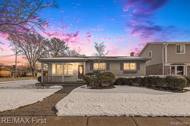 front view for 31040 Champine, Saint Clair Shores, Mi. 48082