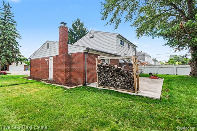 Builiding view thirty for 31263 Shaw, Warren, MI. 48093