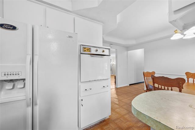 Builiding view eight for 8718 Binney, Warren, MI. 48093